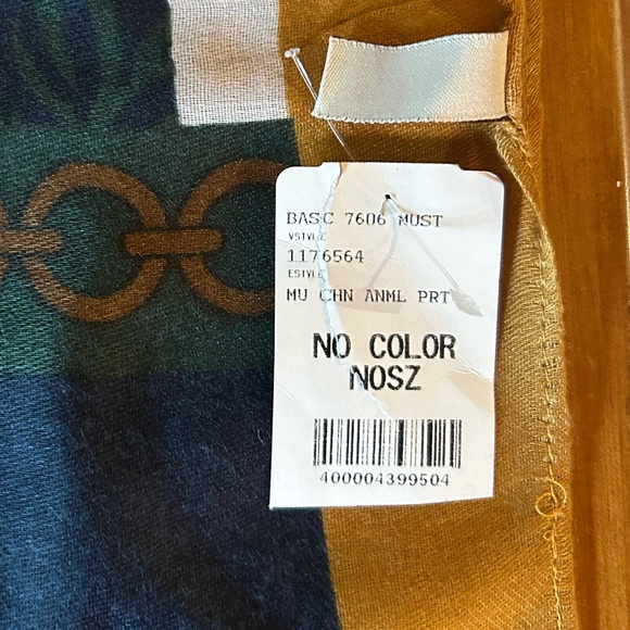 NWT Beautiful Designer Scarf or Wrap - Picture 2 of 3